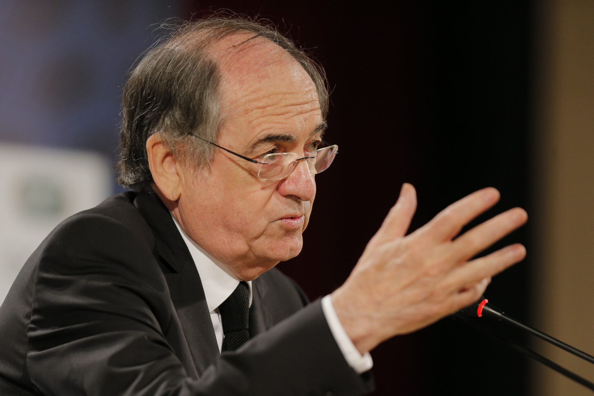 Στο φως έκθεση-καταπέλτης για Λε Γκρε: Παρενοχλούσε γυναίκες κατ΄εξακολούθηση