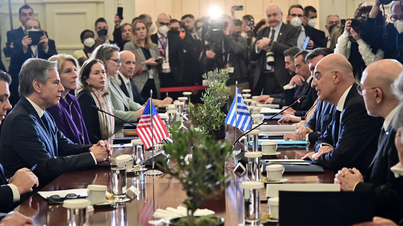 «Νίκο φίλε μου»: Σε θερμό κλίμα η συνάντηση Μπλίνκεν με Δένδια στο ΥΠΕΞ