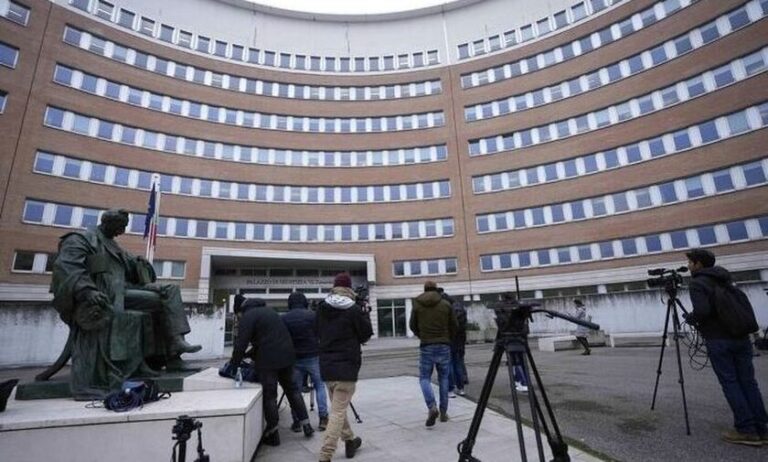 Αποφασίστηκε άρση ασυλίας για τους ευρωβουλευτές Ταραμπέλα και Κοτσολίνο