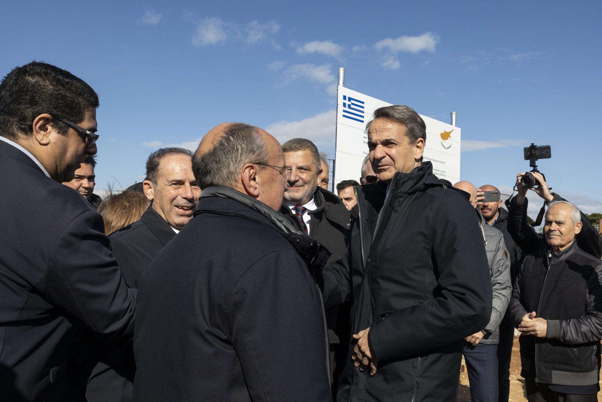 Μητσοτάκης VS. Τσίπρας: "Έχουμε κοινοβουλευτική και όχι πεζοδρομιακή δημοκρατία"