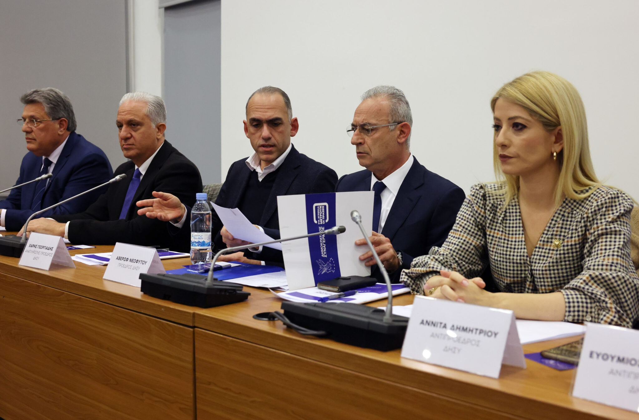 Δημοκρατικός Συναγερμός σε κρίση