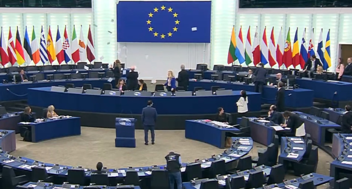 Εισβολή Κούρδων στο Ευρωκοινοβούλιο: Εκκενώθηκε η ολομέλεια (ΒΙΝΤΕΟ)