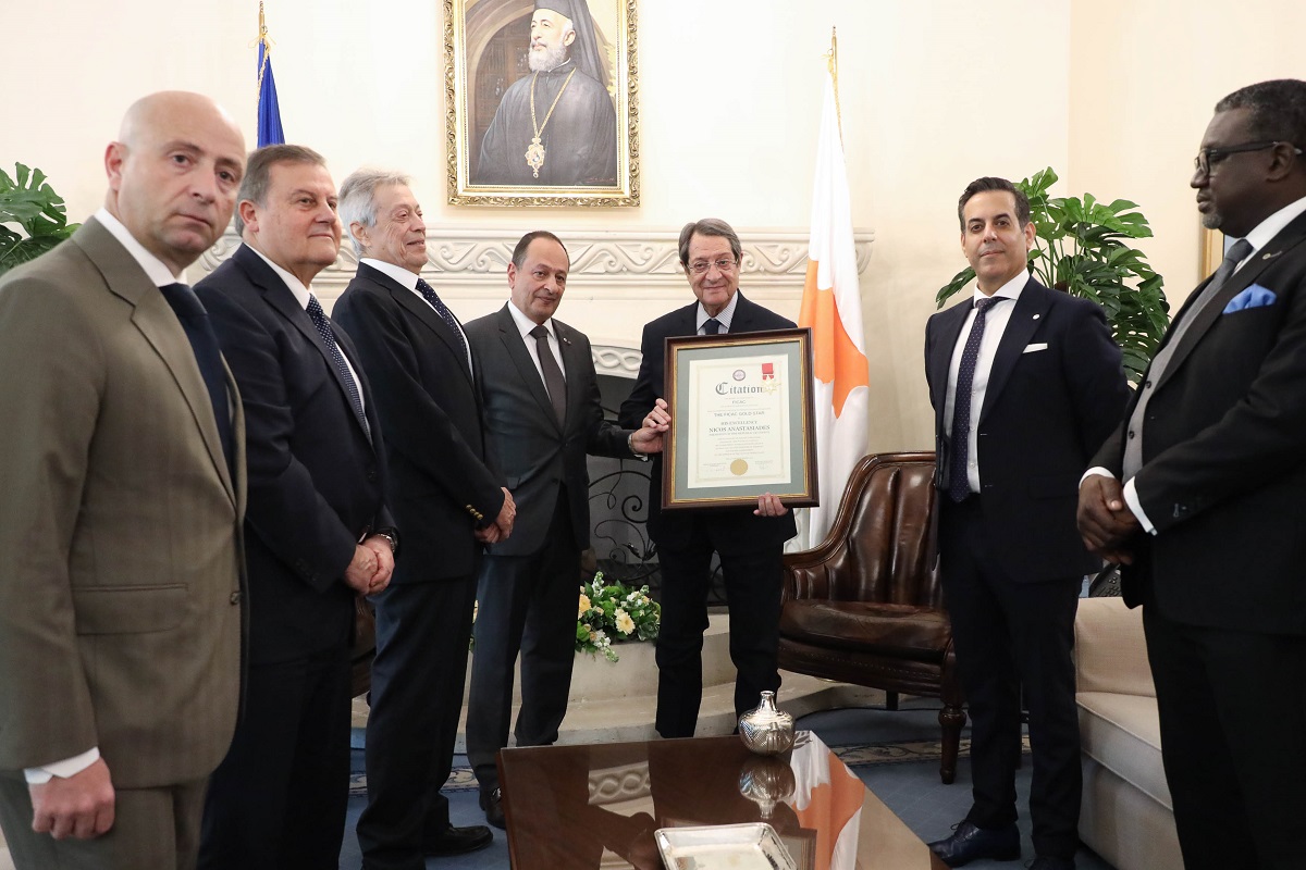 Με το Χρυσό Αστέρι βραβεύτηκε ο απερχόμενος πρόεδρος Νίκος Αναστασιάδης