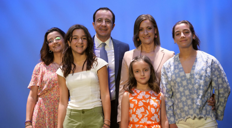 Γενέθλια για την Φιλίππα Καρσερά: Οι ξεχωριστές ευχές από τις κόρες της (ΦΩΤΟ)