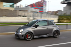 Το Abarth 695 biposto είναι το μικρότερο supercar του κόσμου
