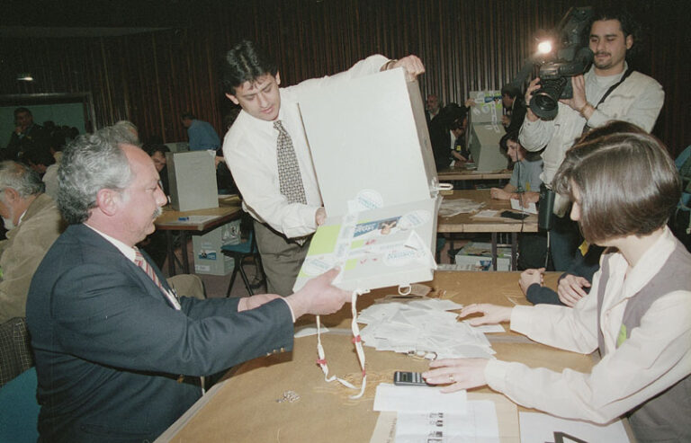 Οι δήθεν χαμένες κάλπες, οι…προστιθέμενοι ψηφοφόροι και τα λευκά άλογα