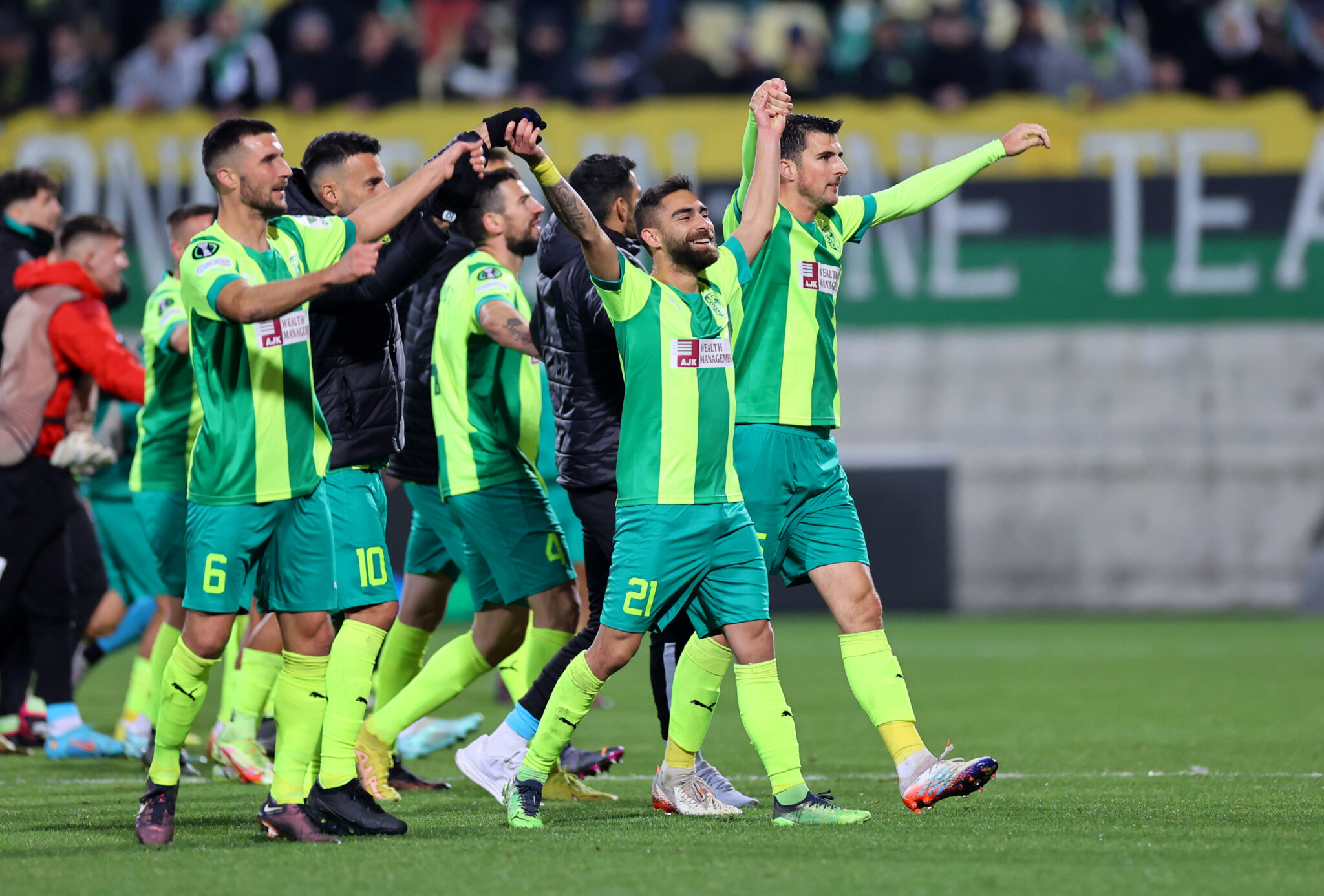 «Φουλάρει» (και) για το πρωτάθλημα η ΑΕΚ