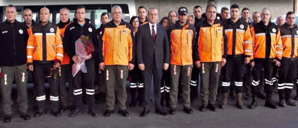 "Σκάβαμε για να βρούμε ζωντανούς και μετά σκάβαμε τους τάφους τους"