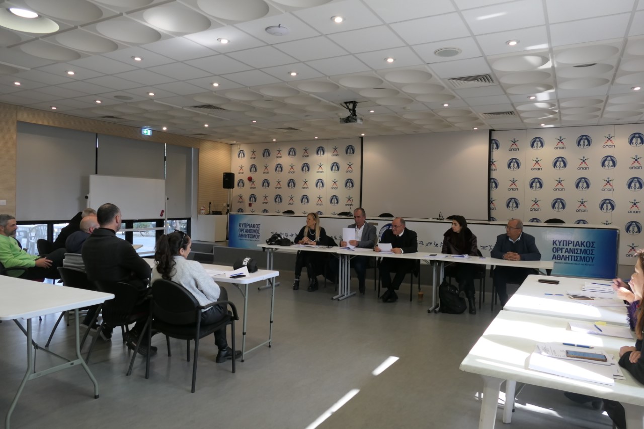 Οι ηγεσίες Κυπριακής Ομοσπονδίας Τριάθλου και ΝΟΚ στον ΚΟΑ