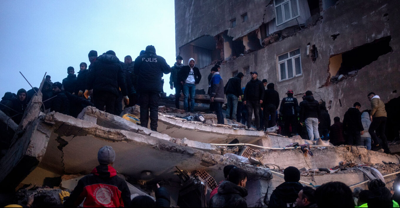 Συγκλονιστικά βίντεο: Πάνω από 500 οι νεκροί σε Τουρκία και Συρία από τον σεισμό