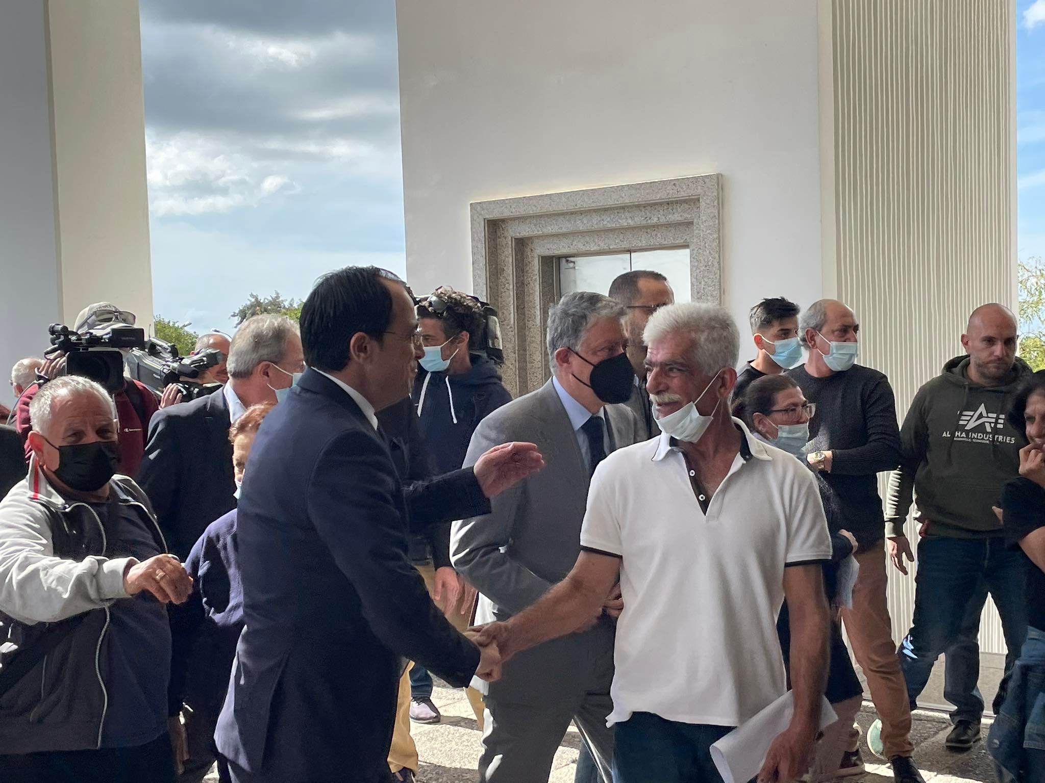 ΒΙΝΤΕΟ: Άκουσε προβλήματα ασθενών ο ΠτΔ, ικανοποιημένος με θετικά σχόλια