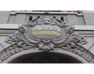 Αύξησε τα επιτόκια κατά 50 μονάδες βάσης η Κεντρική Τράπεζα Ελβετίας