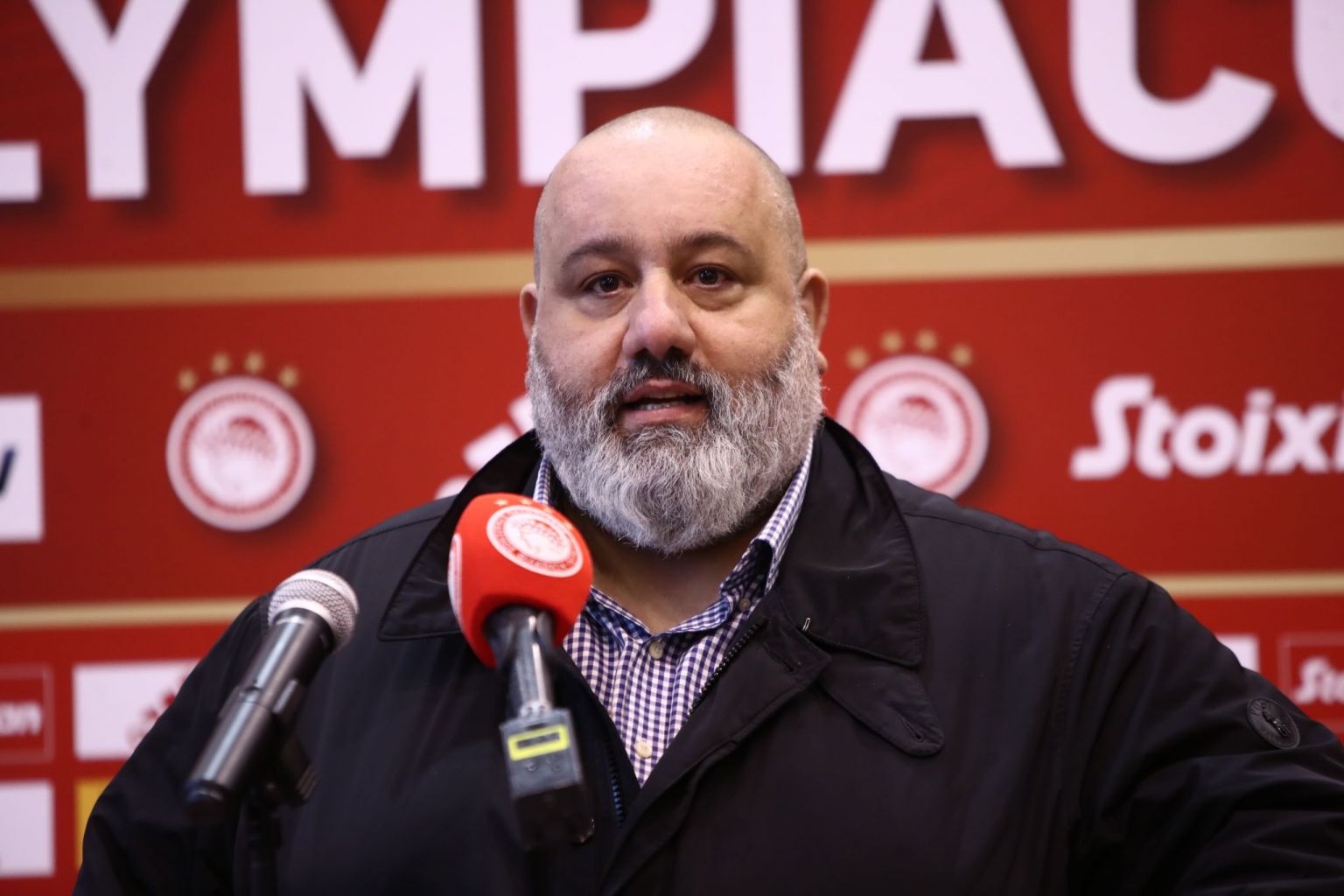 Η στιγμή που ο Καραπαπάς πετά φούστα στον Μπαλτάκο και τον βρίζει (ΒΙΝΤΕΟ)