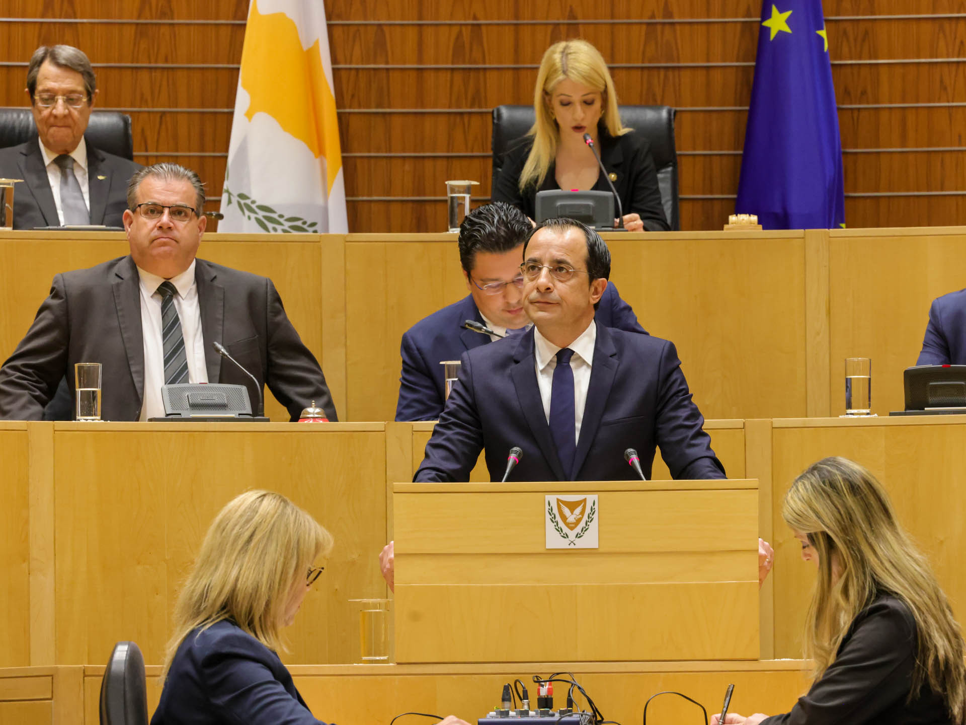 Πως θα συμπεριφερθούν ΔΗΣΥ-ΑΚΕΛ στην κυβέρνηση Χριστοδουλίδη; (BINTEO)