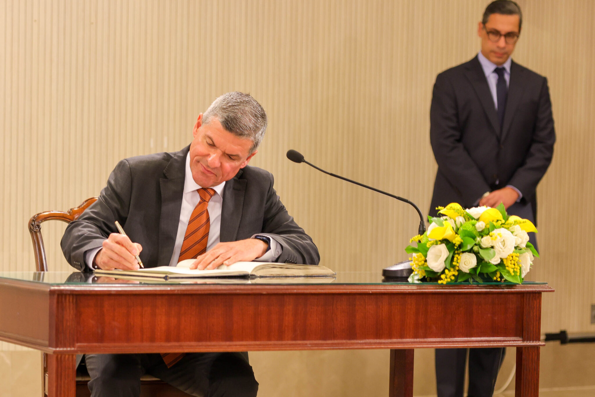 Παπαναστασίου: Επείγον να μειωθεί η τιμή ηλεκτρισμού για τον «κόσμο τον φτωχό»