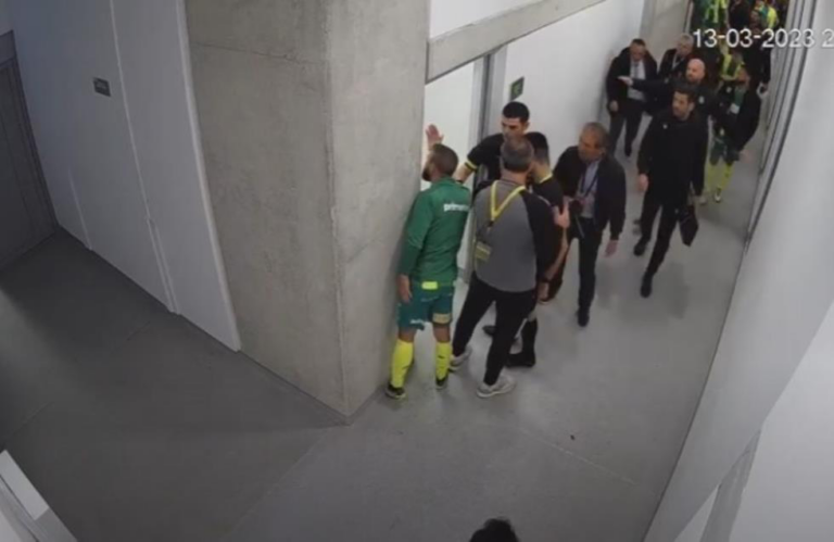 Επανήλθε με νέο βίντεο… απάντηση η ΑΕΚ: Το σπρώξιμο του Όλτρα στον τέταρτο