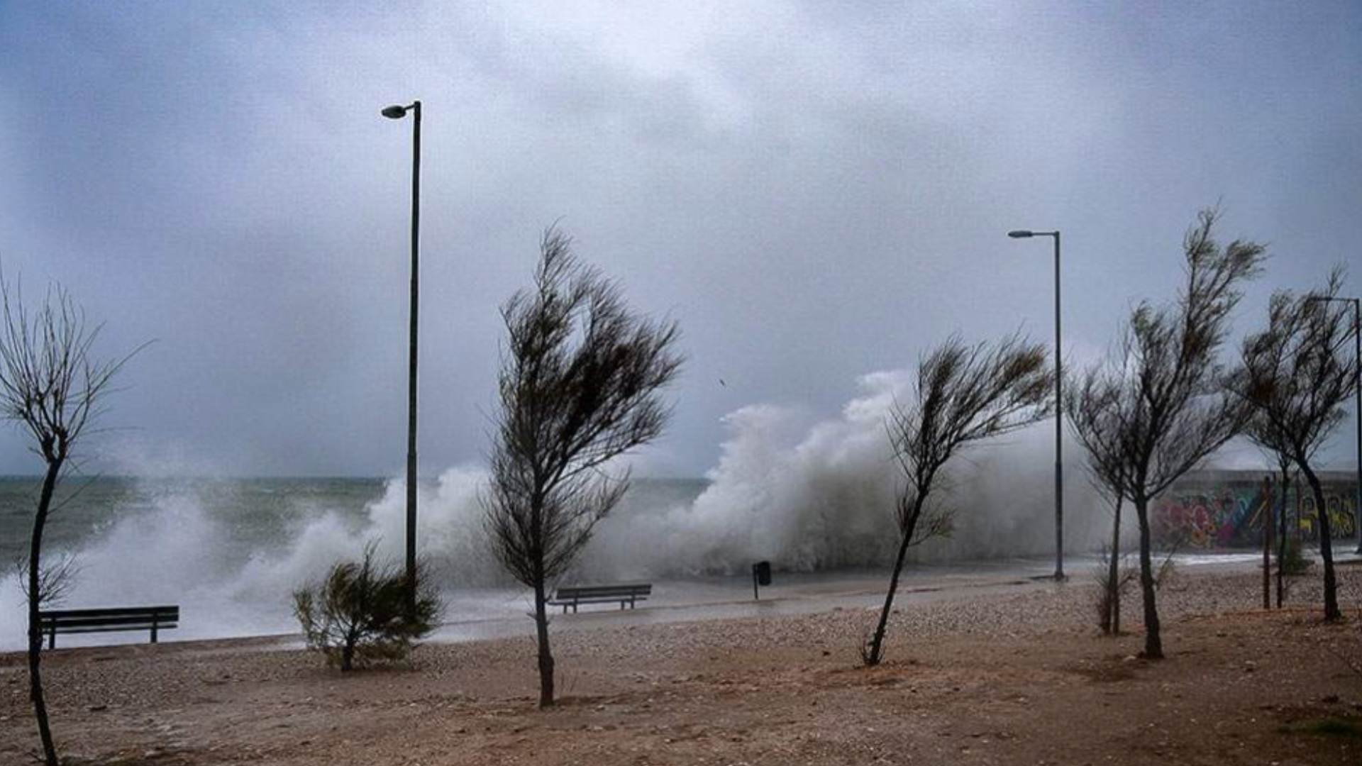 Βροχές, άνεμοι και ελεύθερη πτώση της θερμοκρασίας στο μενού του καιρού