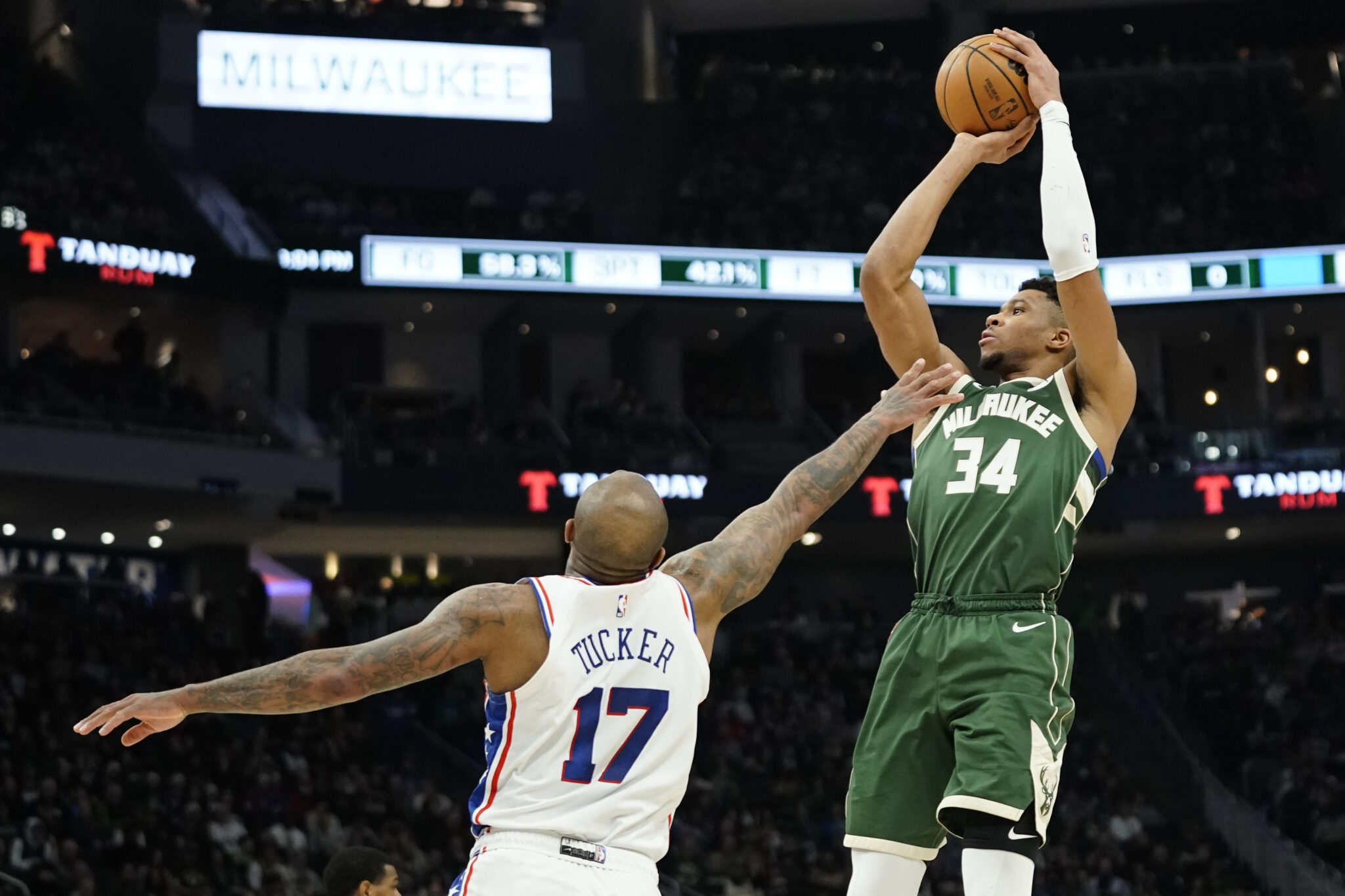 Οι Σίξερς με ανατροπή έβαλαν τέλος στο σερί των Μπακς