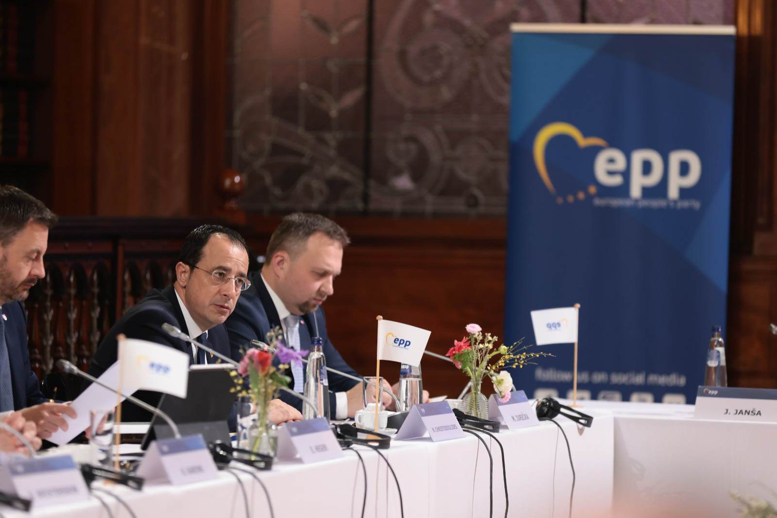 Επικροτεί τις προσπάθειες Χριστοδουλίδη για το Κυπριακό το Ευρωπαϊκό Λαϊκό Κόμμα