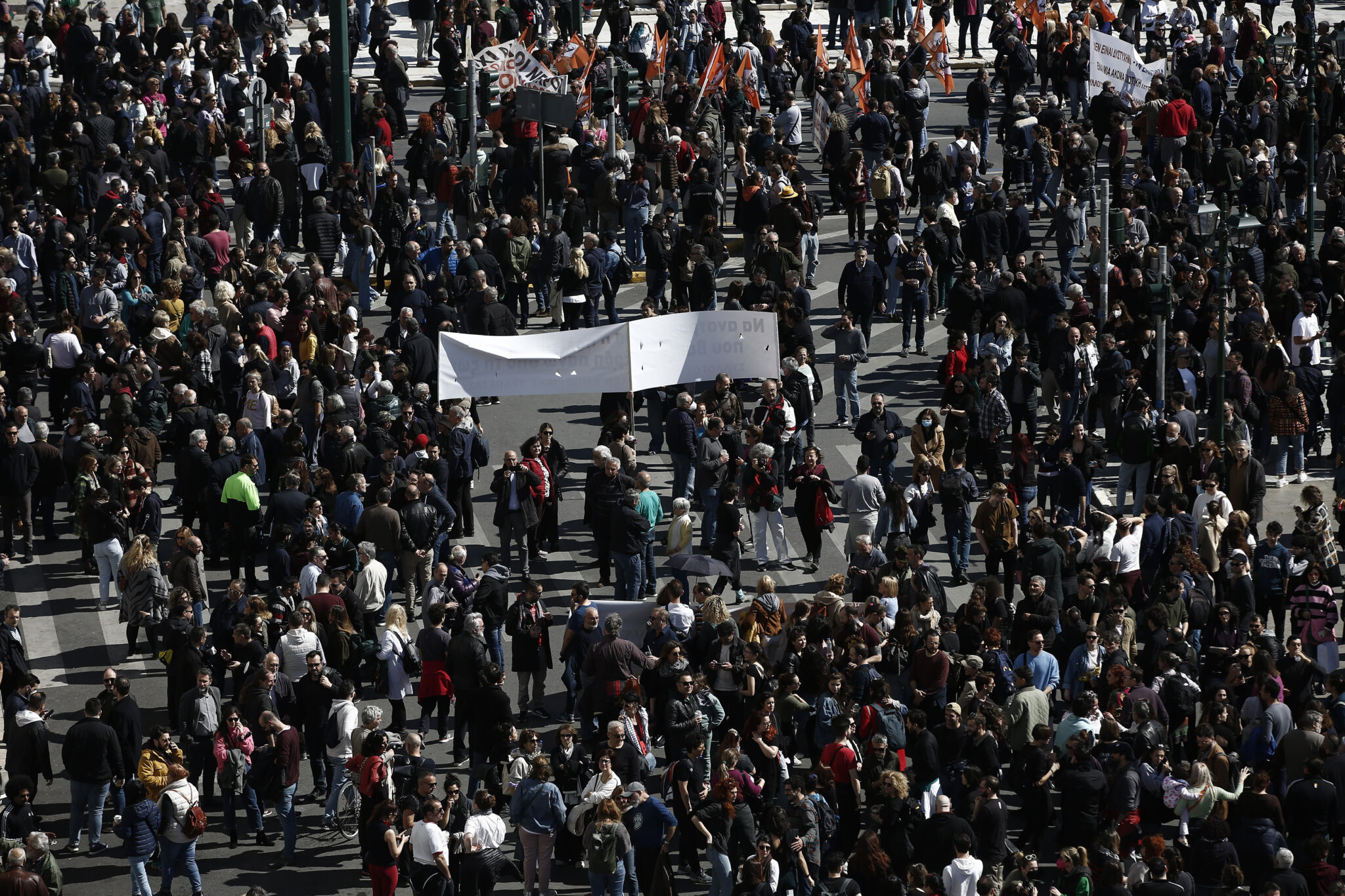Στους δρόμους η Ελλάδα μετά την τραγωδία
