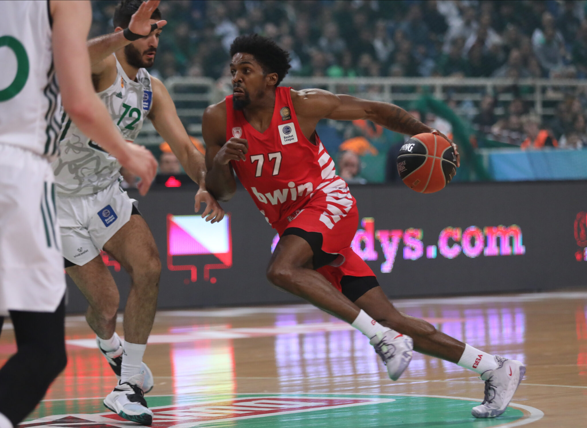 Έφτασε τις 12 σερί νίκες ο Ολυμπιακός κόντρα στον Παναθηναϊκό