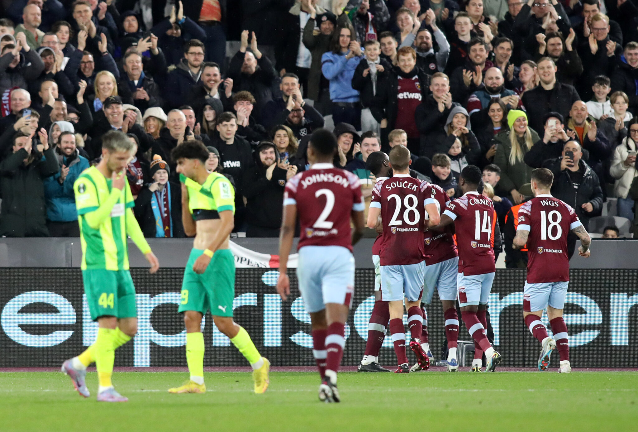 Ηττήθηκε ξανά από τη Γουέστ Χαμ και… αποχαιρέτησε την Ευρώπη η ΑΕΚ (ΦΩΤΟ)