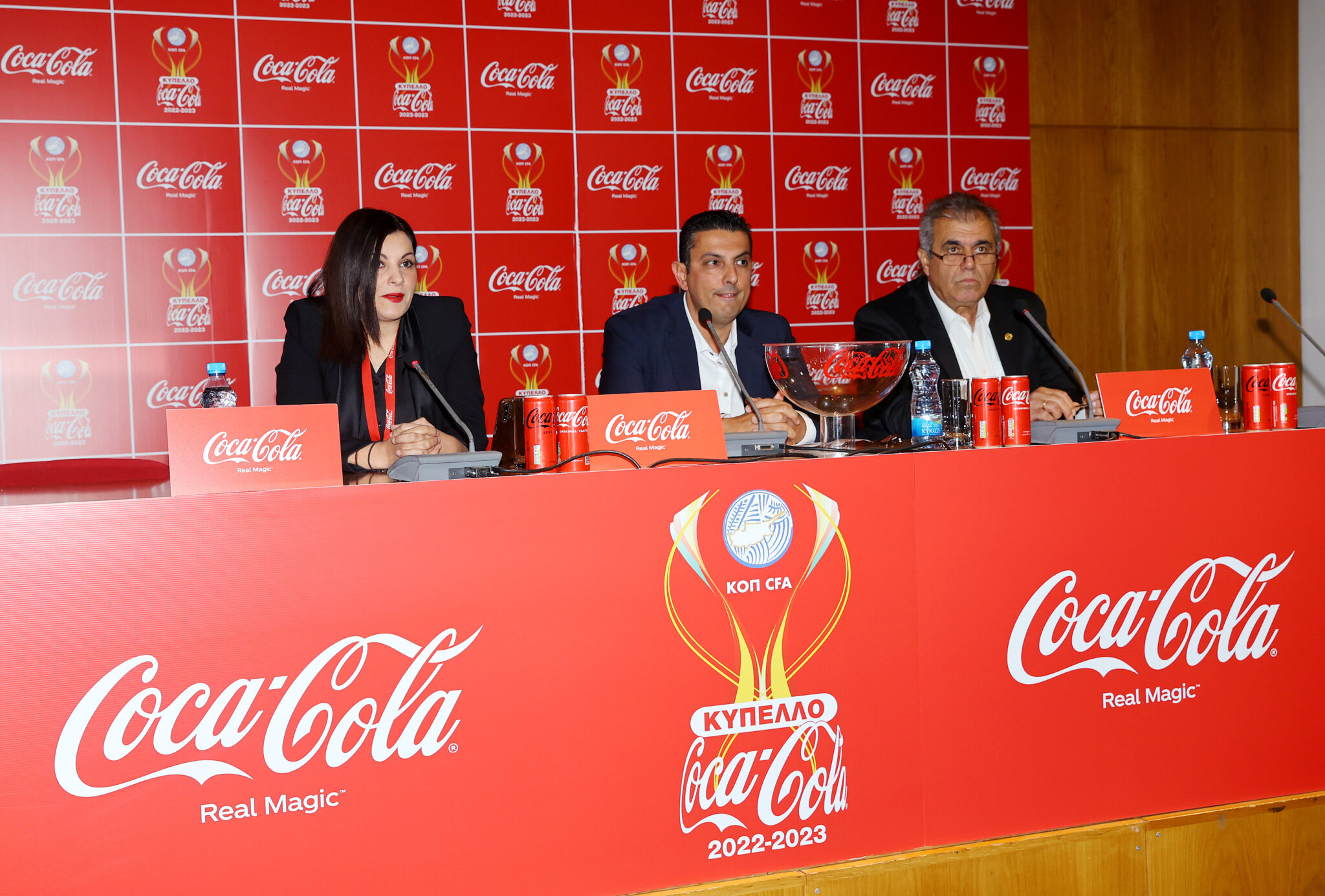 Τελικός κυπέλλου με μια ομάδα του πρώτου γκρουπ των playoff και μια του δεύτερου