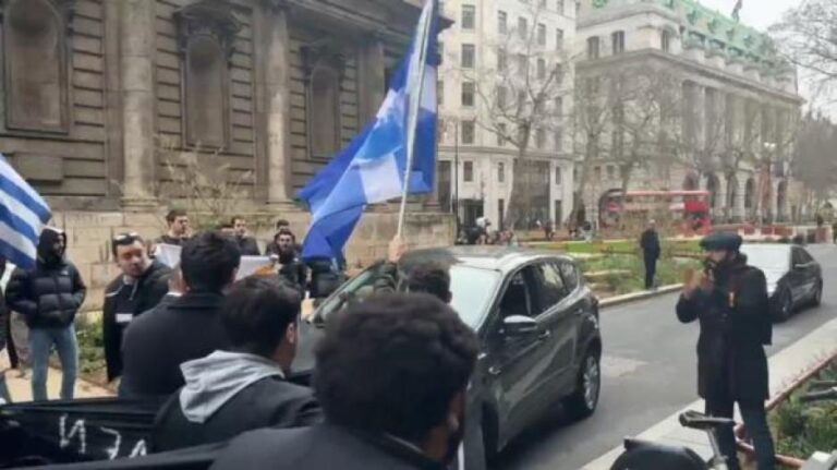 Τουρκική προπαγάνδα για τις αποδοκιμασίες Τατάρ: Τι πραγματικά έγινε στο Λονδίνο