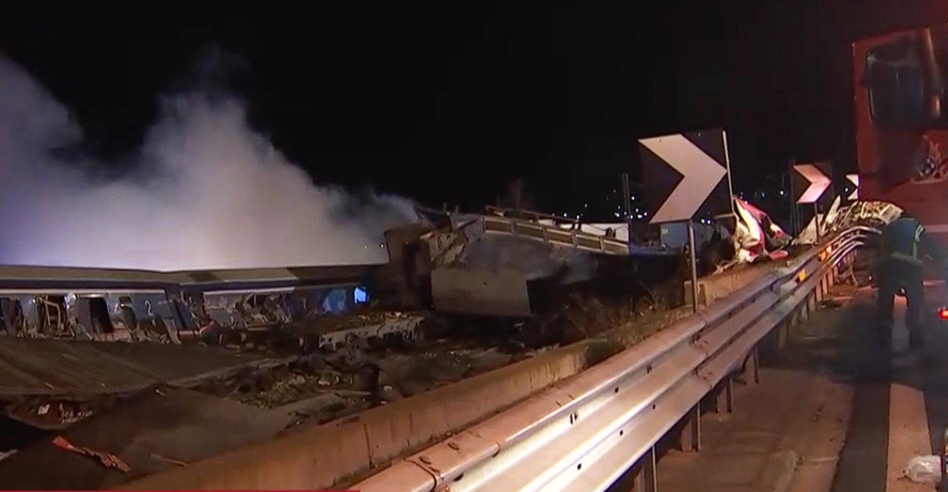 Σοκαριστικό ατύχημα στη Λάρισα: Συγκρούστηκαν τρένα, πληροφορίες για 7 νεκρούς