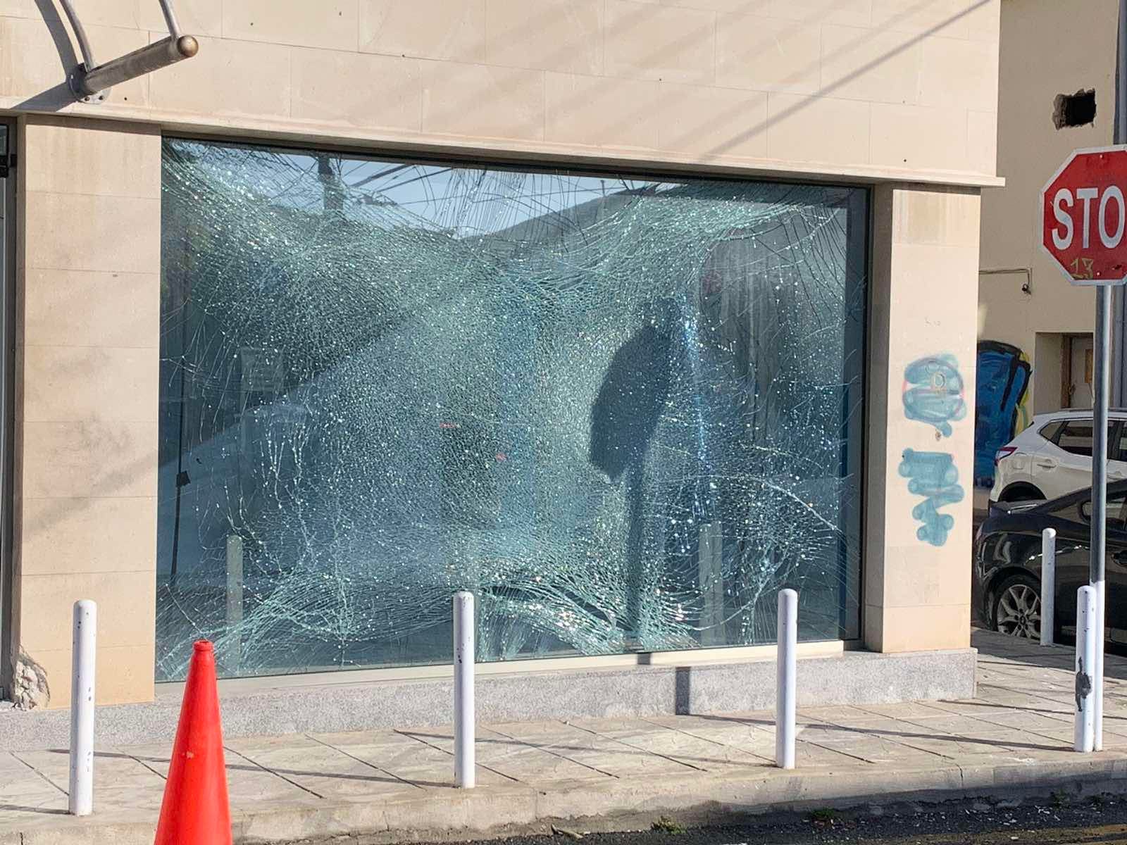 Συναγερμός τα ξημερώματα στη Λεμεσό, έβαλαν βόμβα σε ακίνητο της ΣΕΚ (ΦΩΤΟ)