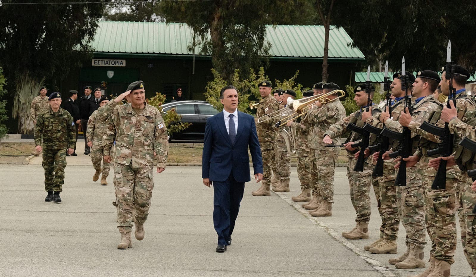 Οι εξηγήσεις ΥΠΑΜ για το «μαύρο» στη tv, διασφαλισμένες οι επικοινωνίες πολιτών