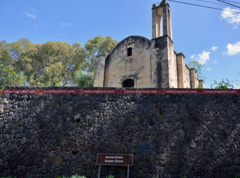 ΦΩΤΟ: Εικόνες ντροπής στην κατεχόμενη Παναγία Ακεντού της Λεύκας