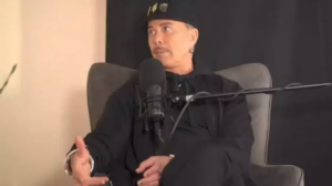 Λάκης Γαβαλάς: «Με αρσενικούς έχω πάει, με άνδρες δεν έχω πάει» – Τι αποκάλυψε