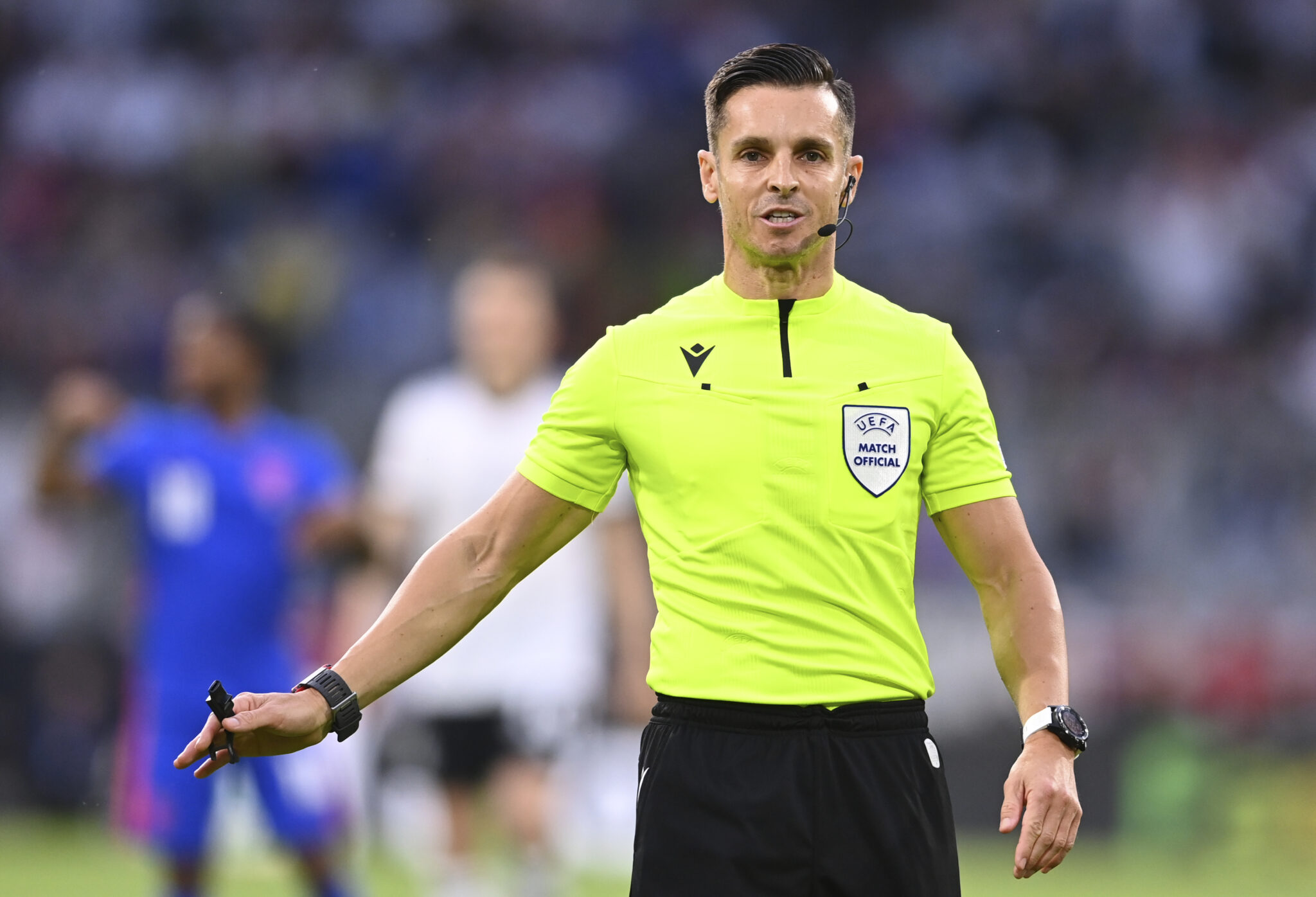 O Κάρλος Θέρο Γκράντε σφυρίζει στο ντέρμπι «αιωνίων» μετά το… κώλυμα Γιόβιτς