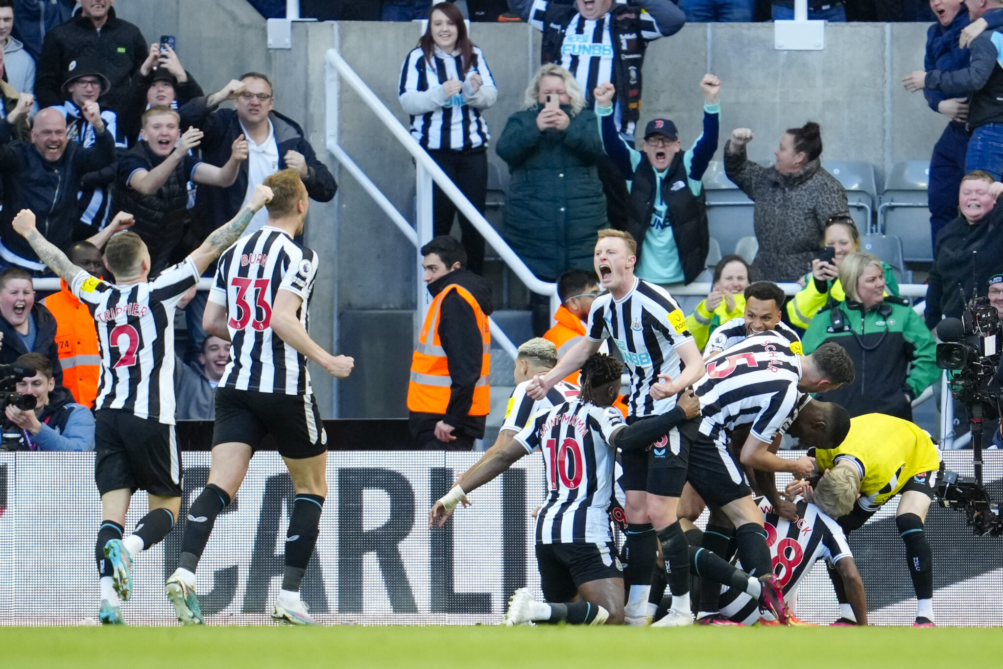 Ξέρανε τη Γιουνάιτεντ και… τυλίγεται με το σεντόνι η Νιούκαστλ