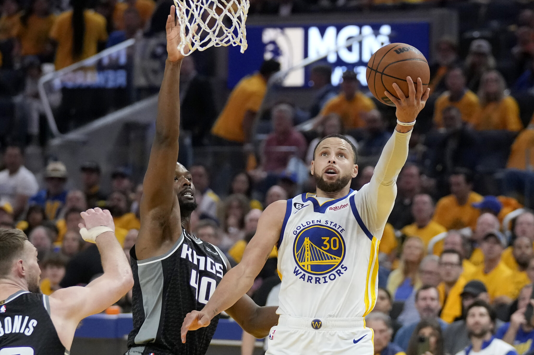 Νίκησαν ξανά και ισοφάρισαν τους Κινγκς οι Γουόριορς