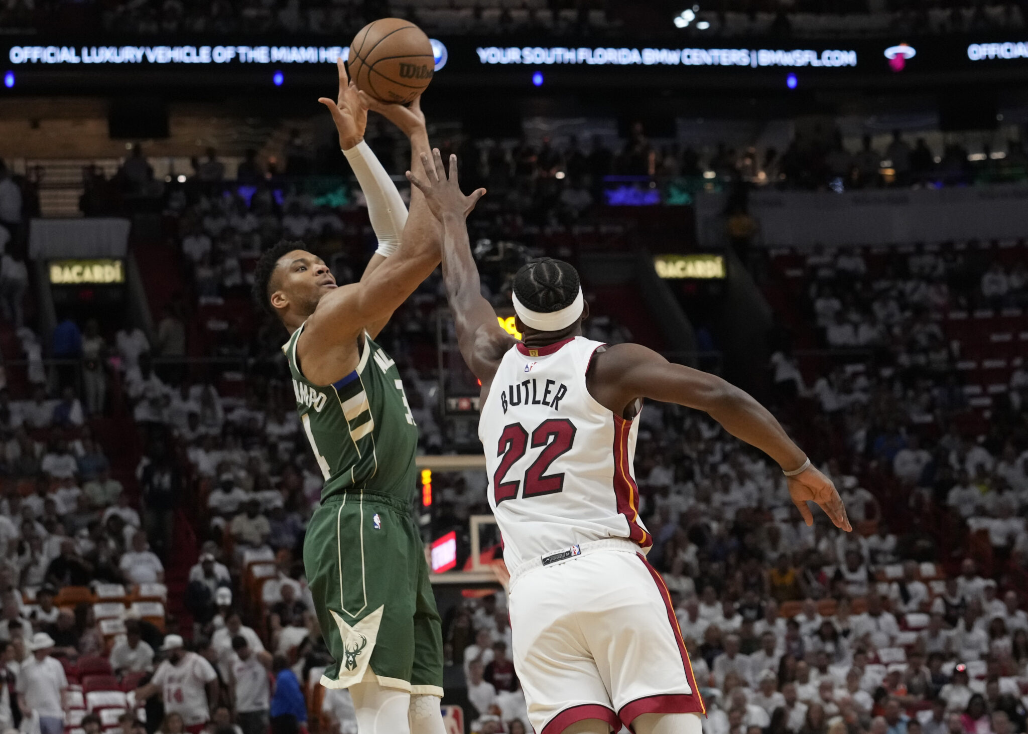 Μυθικός Μπάτλερ χάλασε την επιστροφή του Γιάννη και έβαλε στα σχοινιά τους Μπακς