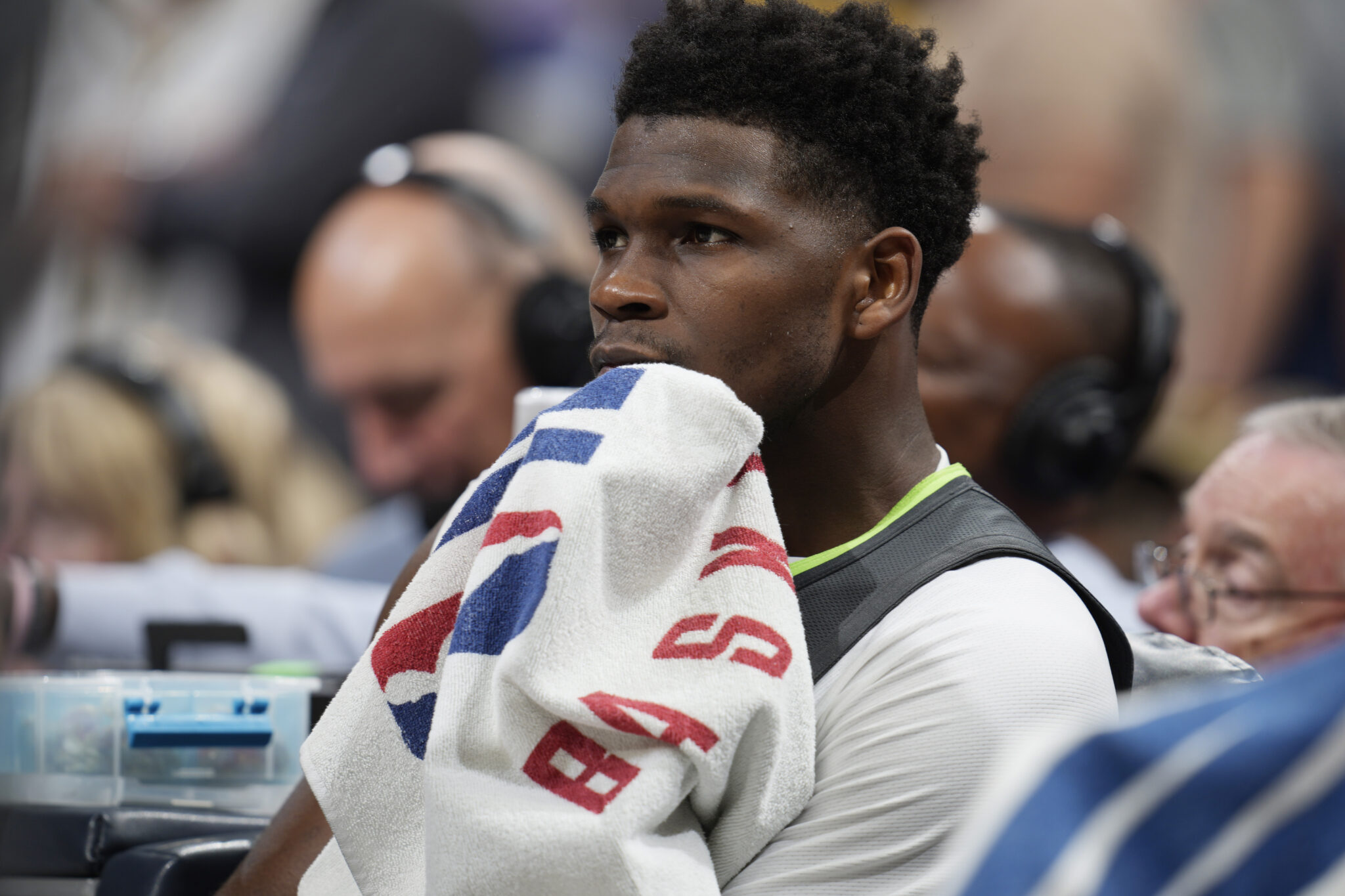 Κατηγορείται ο Έντουαρντς, πέταξε καρέκλα και τραυμάτισε δύο γυναίκες