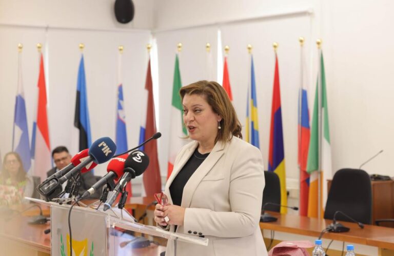 Στο τραπέζι το θέμα τοποθέτησης καμερών ασφαλείας στα σχολεία, λέει η Μιχαηλίδου