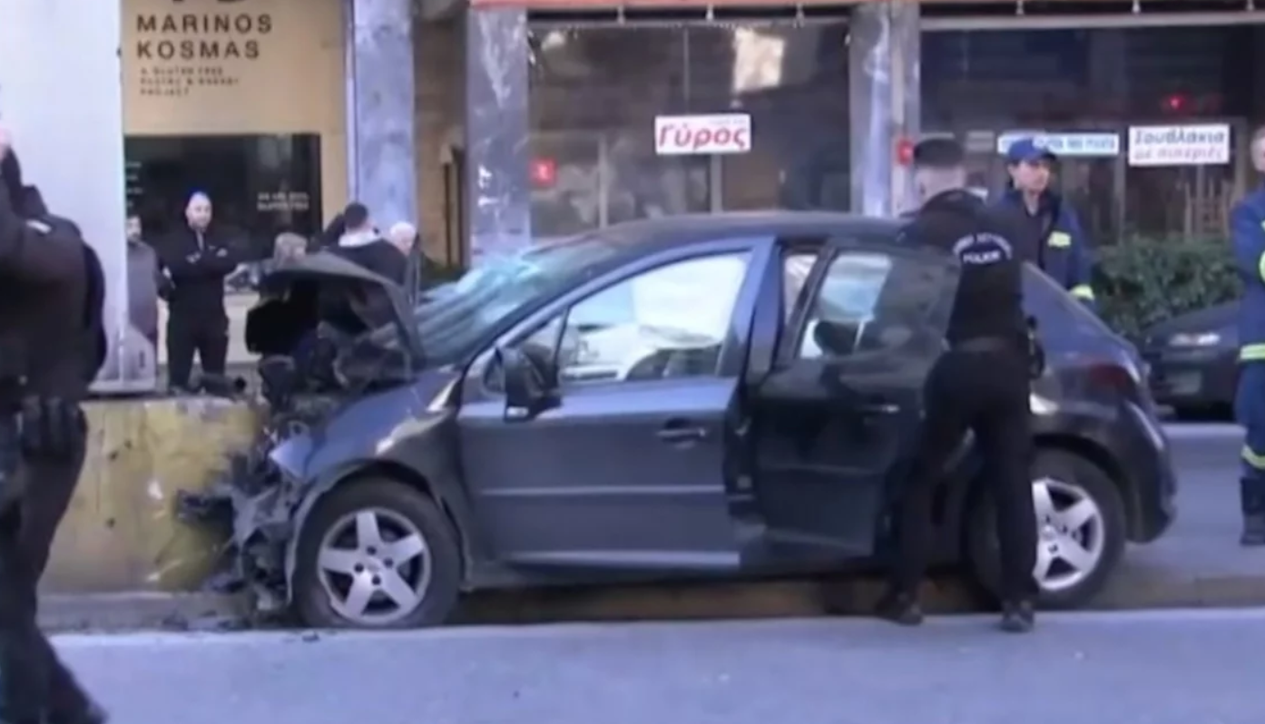 Τροχαίο-σοκ με ένα νεκρό και δύο τραυματίες στη λεωφόρο Μεσογείων