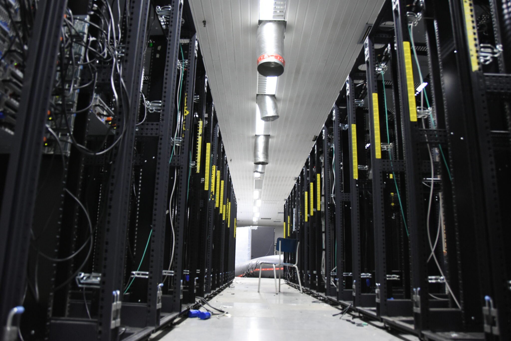 Ψάχνουν ποιος αποφάσισε να μπουν οι κυβερνητικοί servers δίπλα από ντεπόζιτο