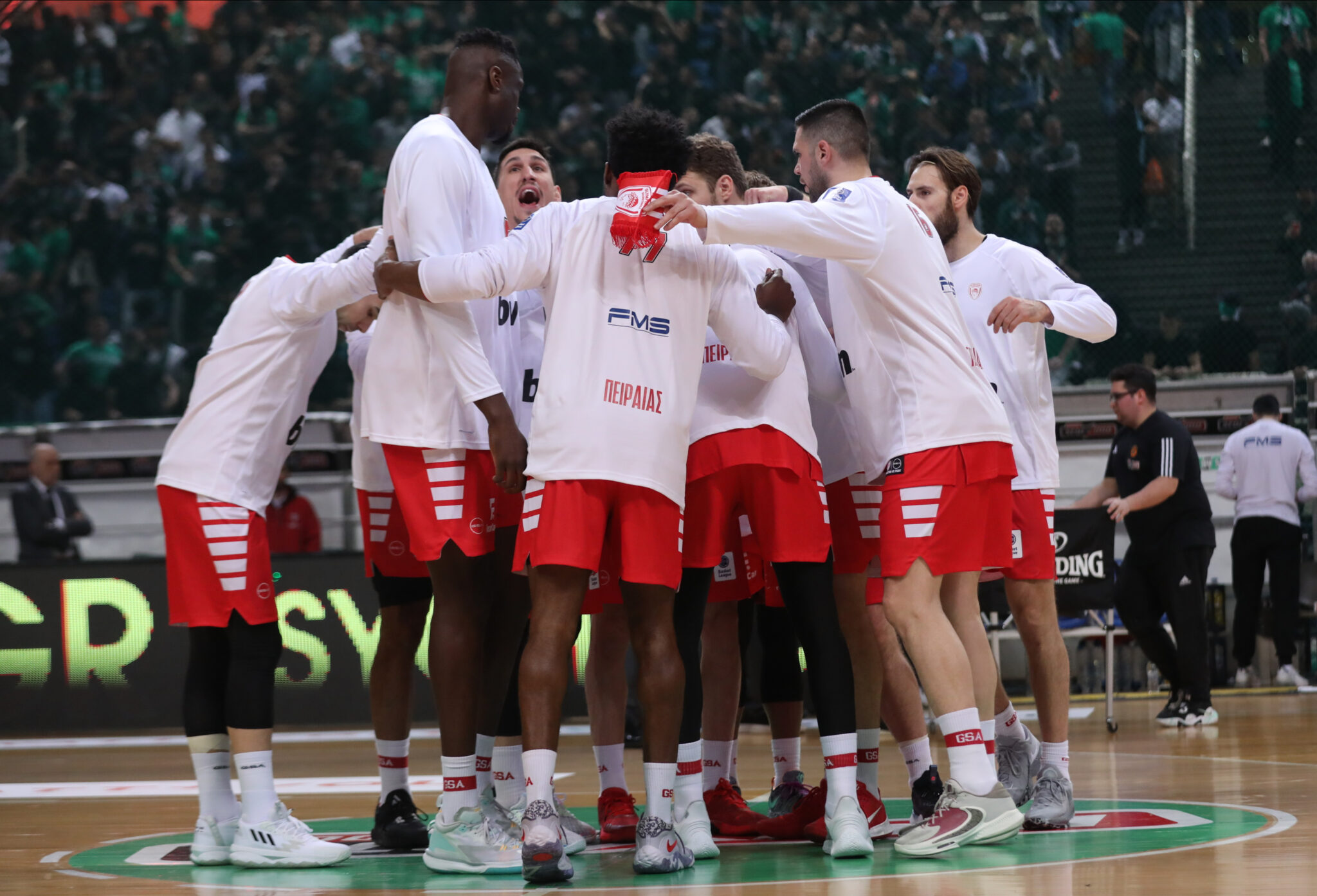Για το 2-0 και για να βρεθεί με το ένα πόδι στο Final-4 ο Ολυμπιακός