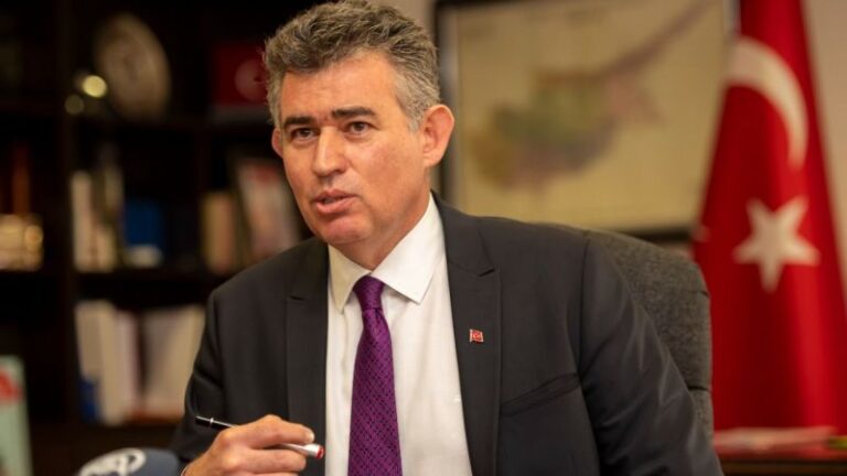 "Ψηφίστε AKP και Ερντογάν", λέει στους Τ/κ ο "πρέσβης" της Τουρκίας