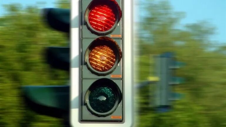 Εκτός λειτουργίας τα φώτα τροχαίας Περιστερώνας