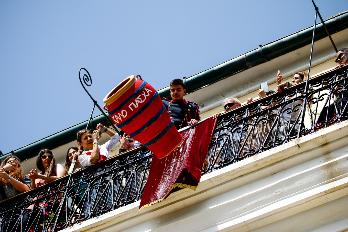Κέρκυρα: Η λιτανεία του Αγίου Σπυρίδωνα και το έθιμο των Μπότηδων
