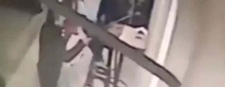 Ναύπακτος:  Άνδρας πυροβολεί με καραμπίνα την οροφή ταβέρνας δίπλα σε κόσμο