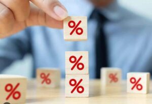 Βέβαιοι για νέα αύξηση επιτοκίων 0,25% τον Μάιο διεθνείς οικονομολόγοι