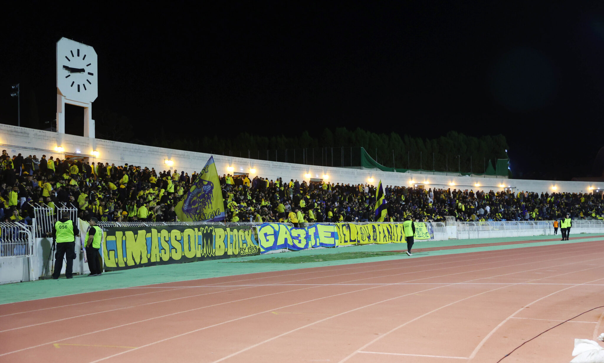 Σύλληψη 17χρονου που μετέφερε μαχαίρι στον αγώνα Ολυμπιακός-ΑΕΛ