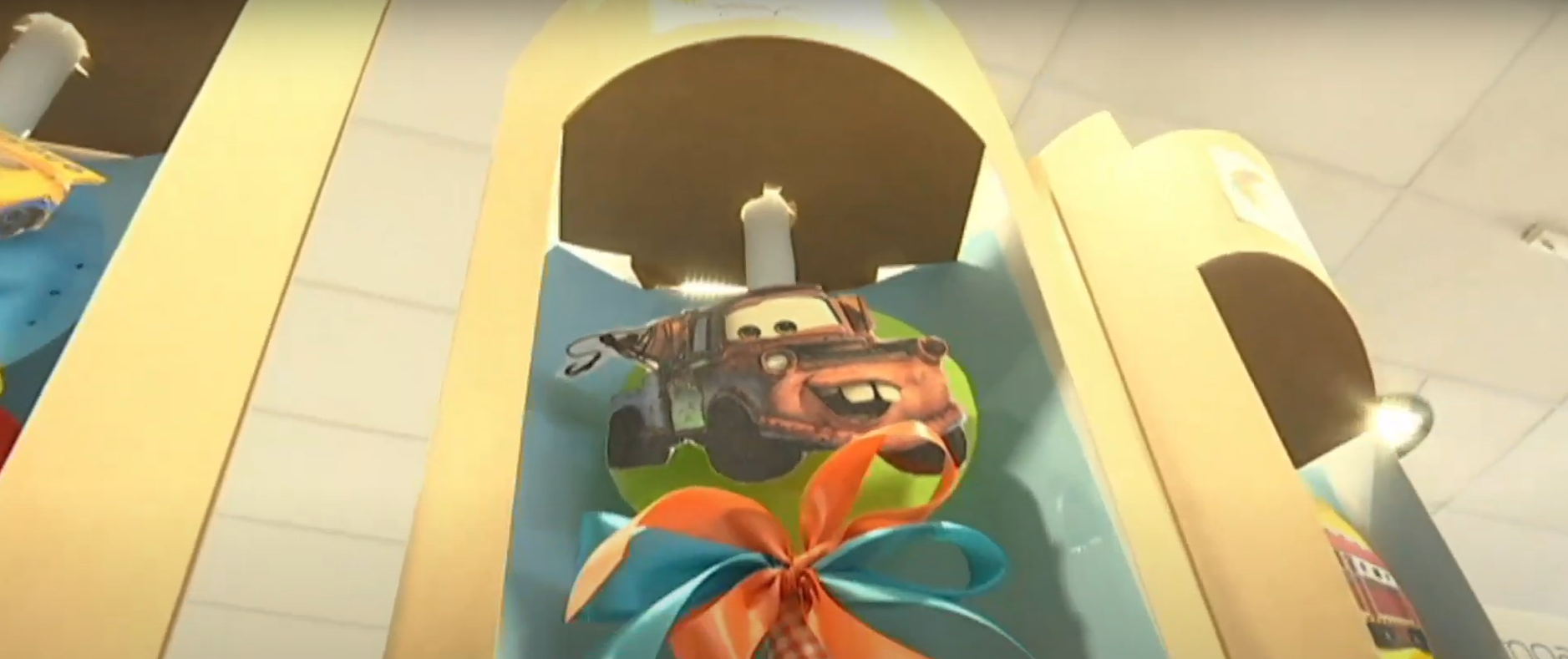 Ευφάνταστες λαμπάδες με χιούμορ… σε σχήμα πιτόγυρο και φραπέ