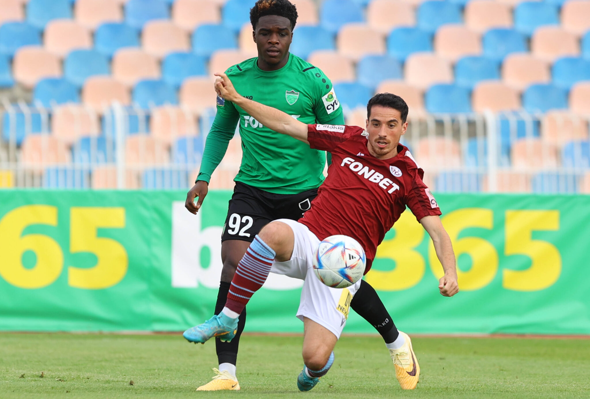 Ανεπιθύμητος συμβιβασμός μεταξύ Ολυμπιακού και Ένωσης στο Μακάρειο (ΒΙΝΤΕΟ)